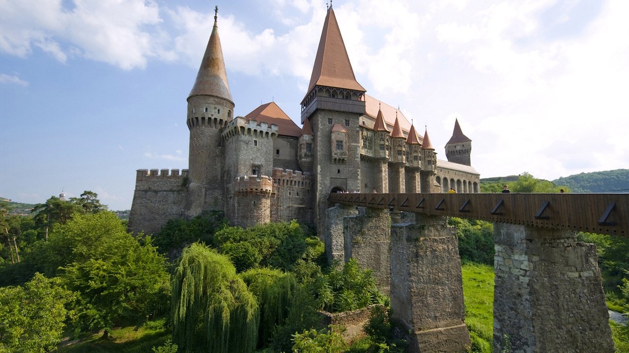 Обои небо, замок корвинов, облака, хуньяди, деревья, corvin castle, река, мост, замок, крепость, трансильвания, the sky, the corvin castle, clouds, hunyadi, trees, river, bridge, castle, fortress, transylvania разрешение 2560x1600 Загрузить