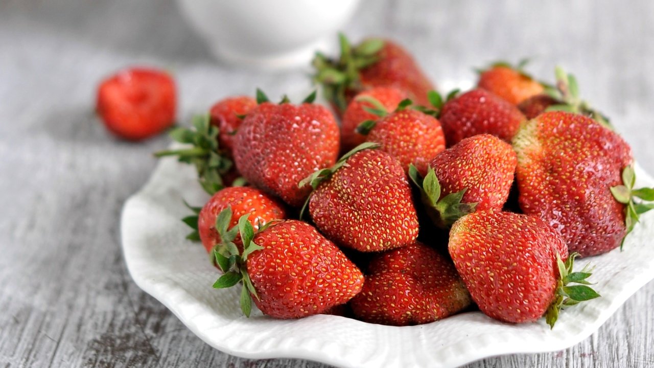 Обои клубника, красные, ягоды, strawberry, red, berries разрешение 1920x1250 Загрузить