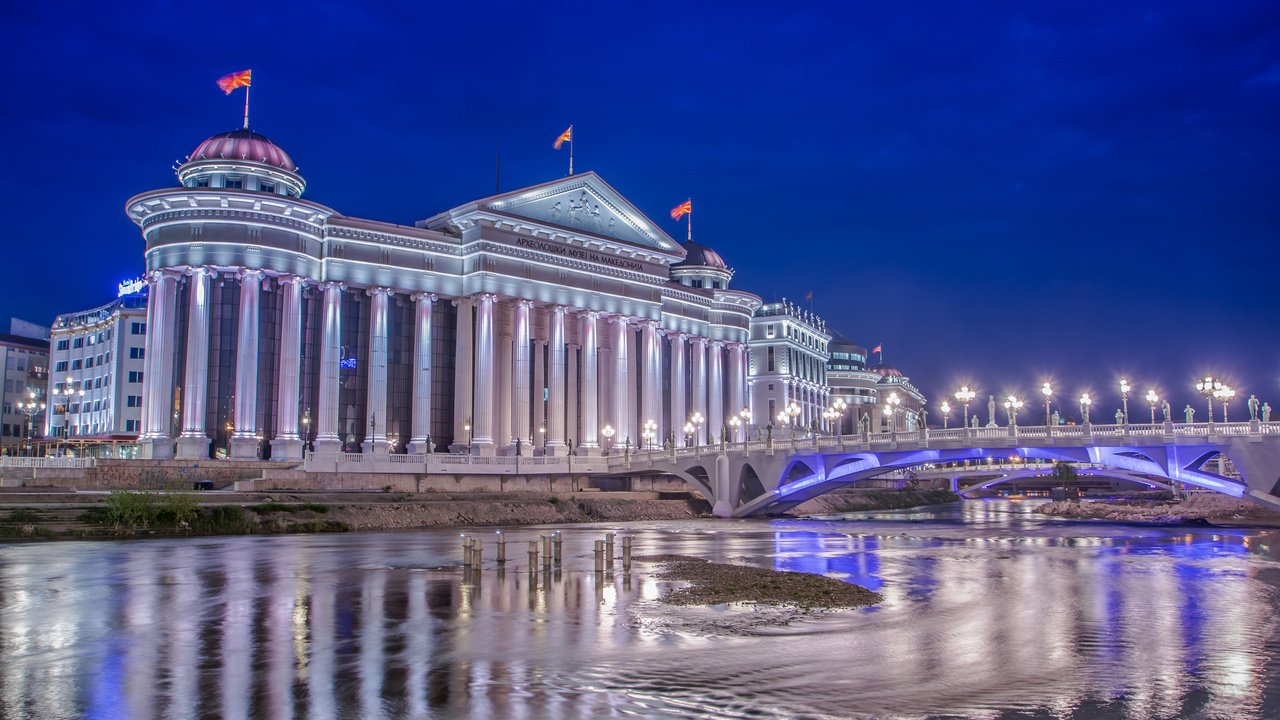 Обои ночь, огни, река, мост, македония, парламент, скопье, вардар, night, lights, river, bridge, macedonia, parliament, skopje, vardar разрешение 2048x1275 Загрузить