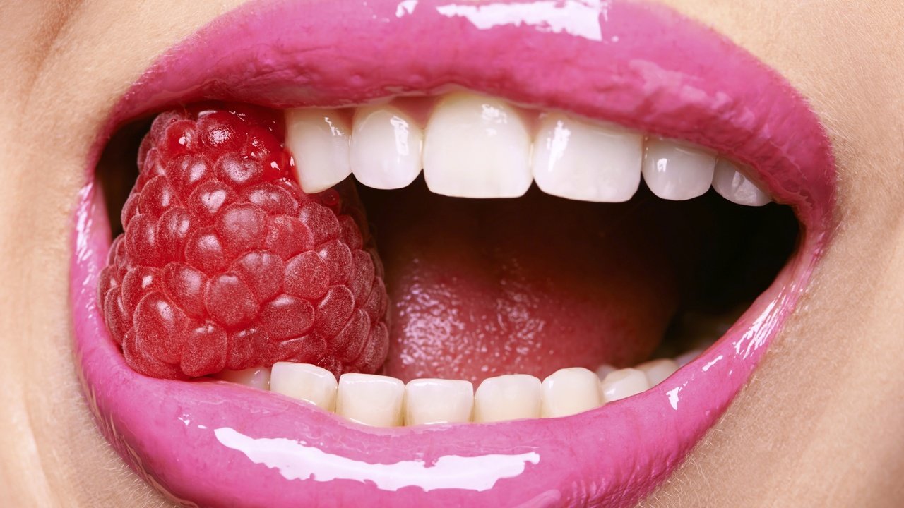 Обои малина, губы, зубы, зубки, сладкая, сладенько, raspberry, lips, teeth, sweet разрешение 5732x4453 Загрузить