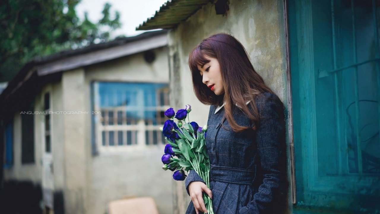 Обои цветы, девушка, город, азиатка, flowers, girl, the city, asian разрешение 2048x1365 Загрузить