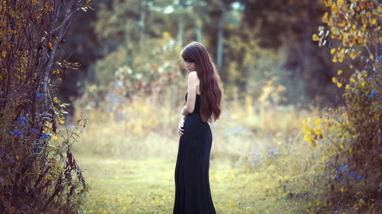 Обои девушка, черное платье, шатенка, girl, black dress, brown hair разрешение 2880x2010 Загрузить