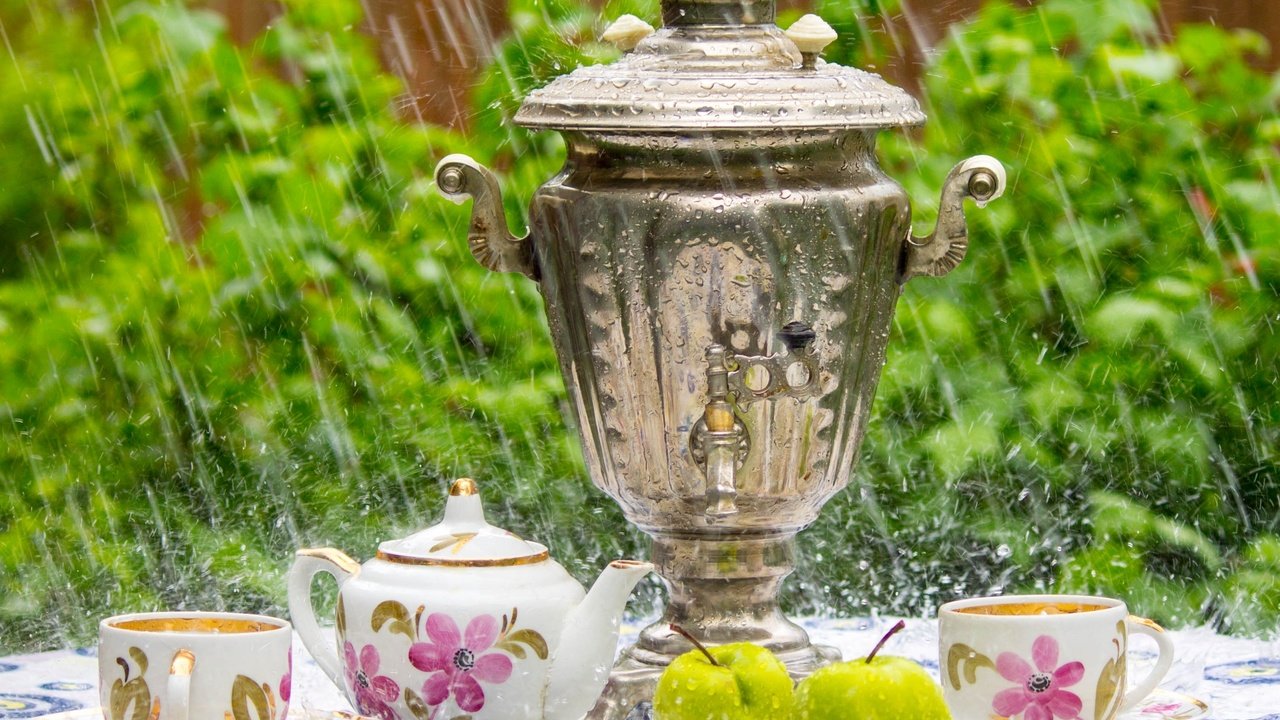 Обои яблоки, дождь, чай, посуда, самовар, apples, rain, tea, dishes, samovar разрешение 2600x1875 Загрузить