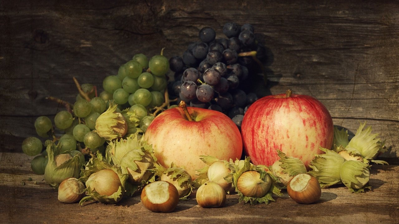 Обои орехи, виноград, фрукты, яблоки, фундук, натюрморт, лещина, nuts, grapes, fruit, apples, hazelnuts, still life, hazel разрешение 2700x1735 Загрузить