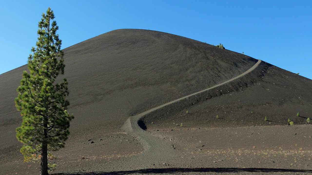 Обои дерево, утро, гора, lassen volcanic national park, ка­ли­фор­нийс­кая, tree, morning, mountain, california разрешение 3356x2237 Загрузить