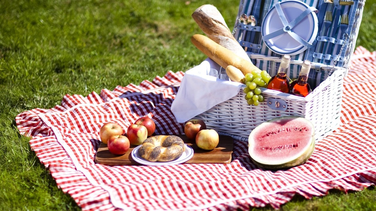 Обои виноград, еда, фрукты, яблоки, арбуз, хлеб, пикник, grapes, food, fruit, apples, watermelon, bread, picnic разрешение 2560x1600 Загрузить