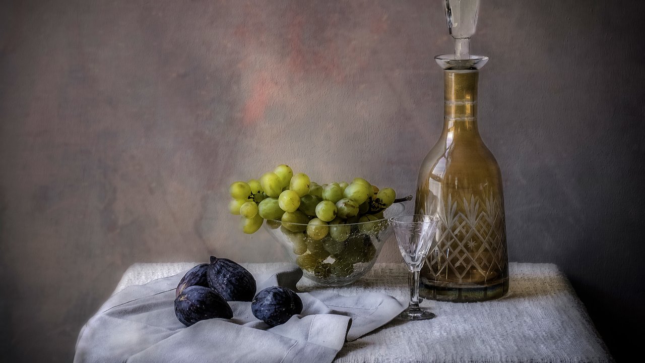 Обои виноград, ваза, натюрморт, графин, инжир, рюмка, grapes, vase, still life, decanter, figs, glass разрешение 4292x2814 Загрузить