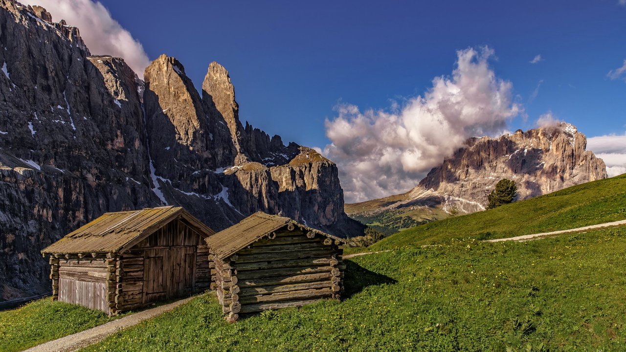 Обои горы, склон, дом, доломитовые альпы, mountains, slope, house, the dolomites разрешение 2048x1367 Загрузить