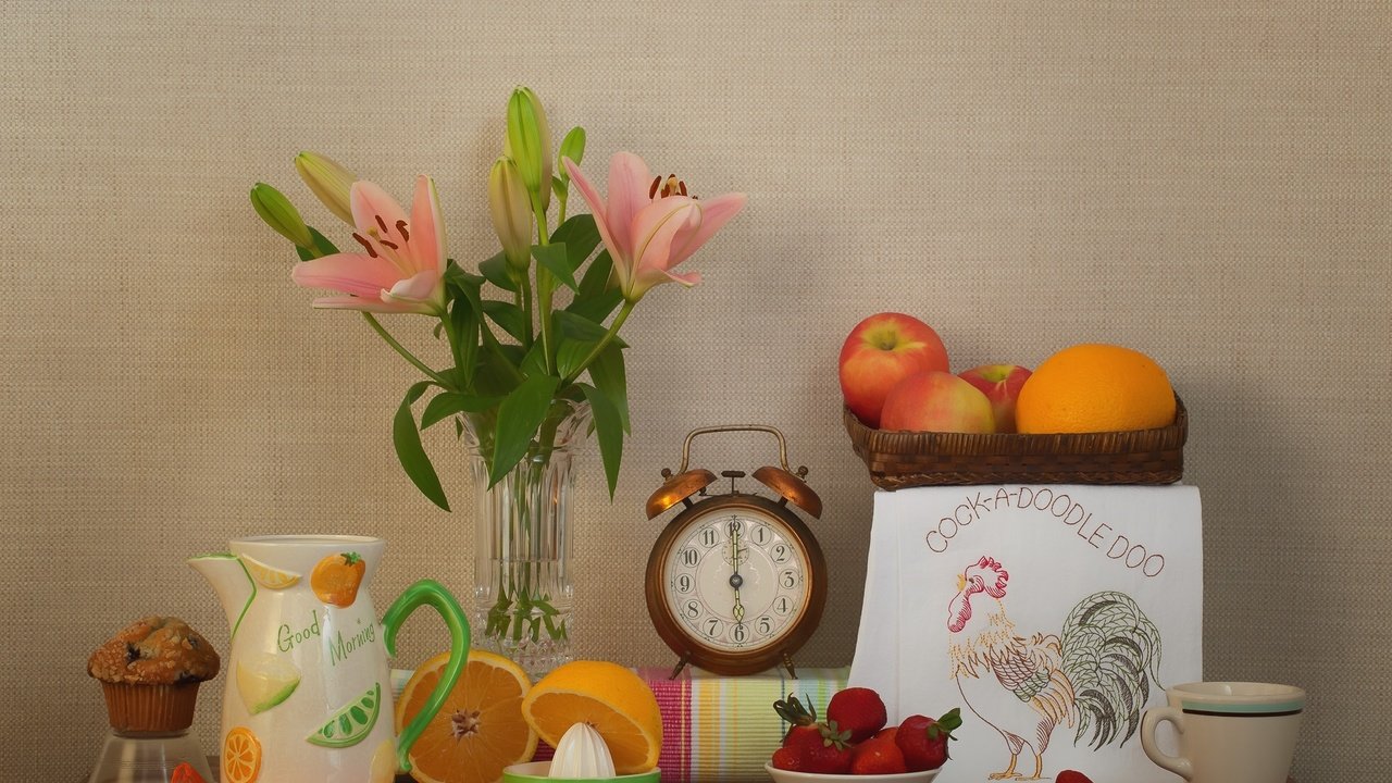 Обои яблоки, клубника, часы, лилия, апельсин, натюрморт, кекс, apples, strawberry, watch, lily, orange, still life, cupcake разрешение 2000x1267 Загрузить