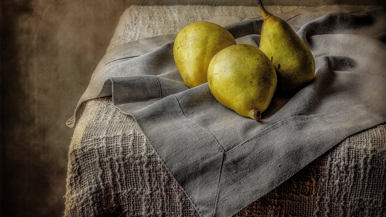 Обои фрукты, стол, натюрморт, груши, fruit, table, still life, pear разрешение 2880x1826 Загрузить