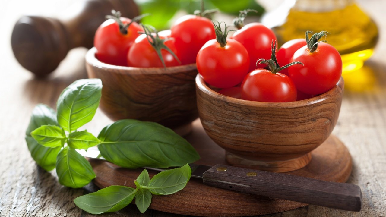 Обои зелень, масло, овощи, помидоры, помидорами, greens, oil, vegetables, tomatoes разрешение 2880x1920 Загрузить