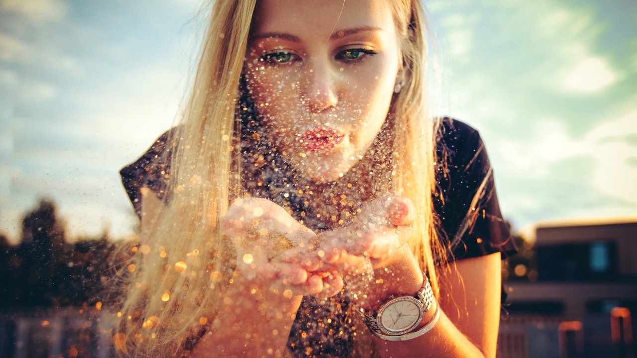 Обои девушка, konfetti, портрет, песок, часы, модель, волосы, лицо, губки, girl, portrait, sand, watch, model, hair, face, sponge разрешение 2048x1166 Загрузить