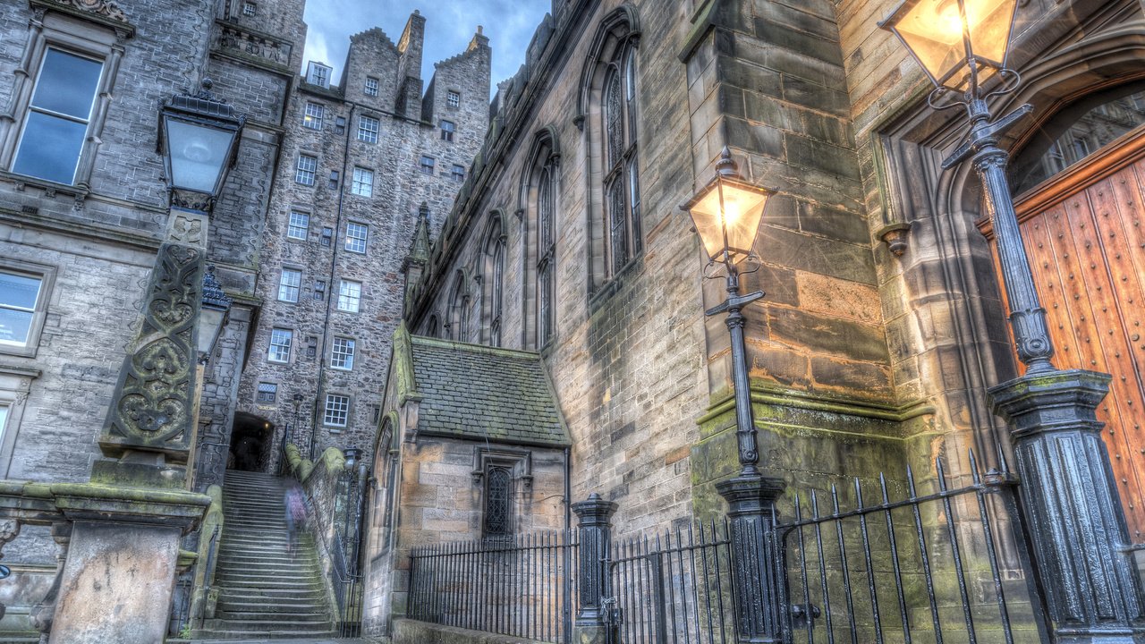 Обои фонари, лестница, домики, шотландия, hdr, эдинбург, lights, ladder, houses, scotland, edinburgh разрешение 3750x2892 Загрузить