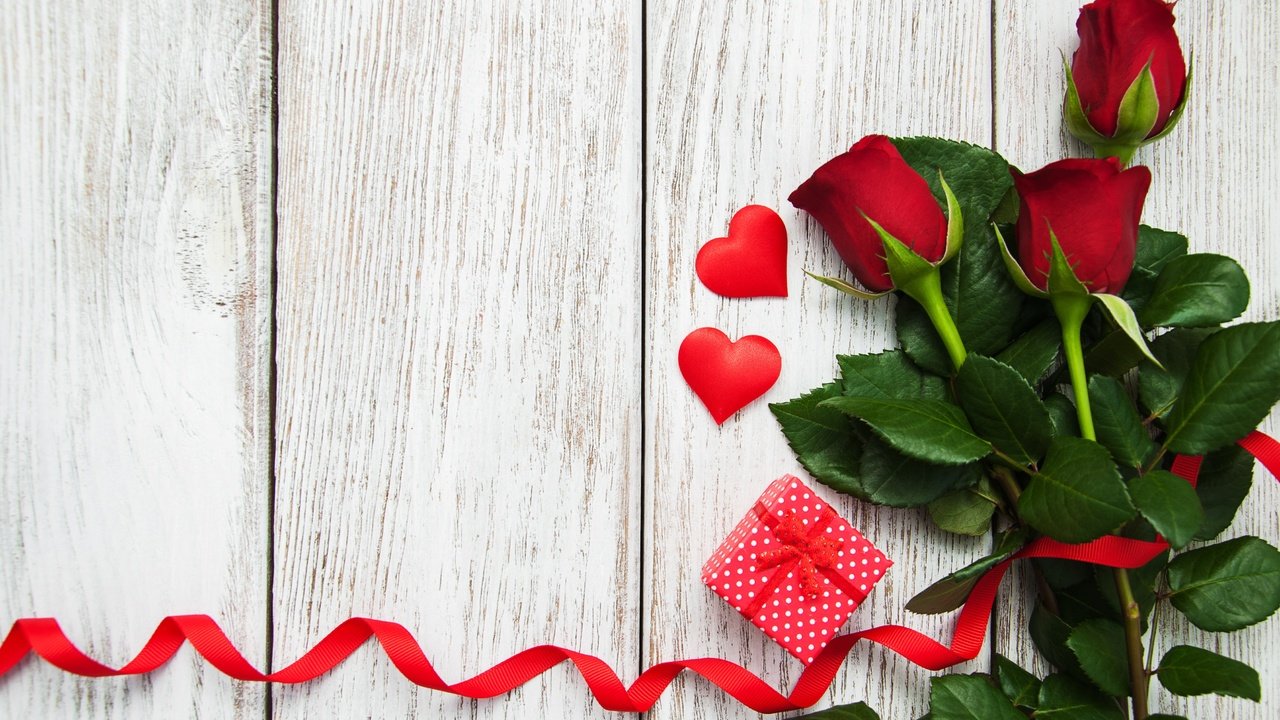 Обои бутоны, красные розы, розы, сердечка, подарок, valentine`s day, романтик, краcный, день святого валентина,  цветы, роз, влюбленная, love, buds, red roses, roses, heart, gift, romantic, red, valentine's day, flowers разрешение 4048x2632 Загрузить