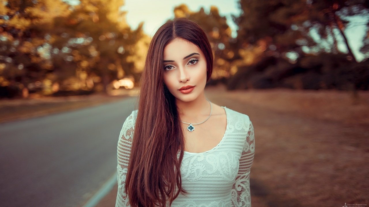 Обои девушка, портрет, лицо, ожерелье, girl, portrait, face, necklace разрешение 2048x1181 Загрузить