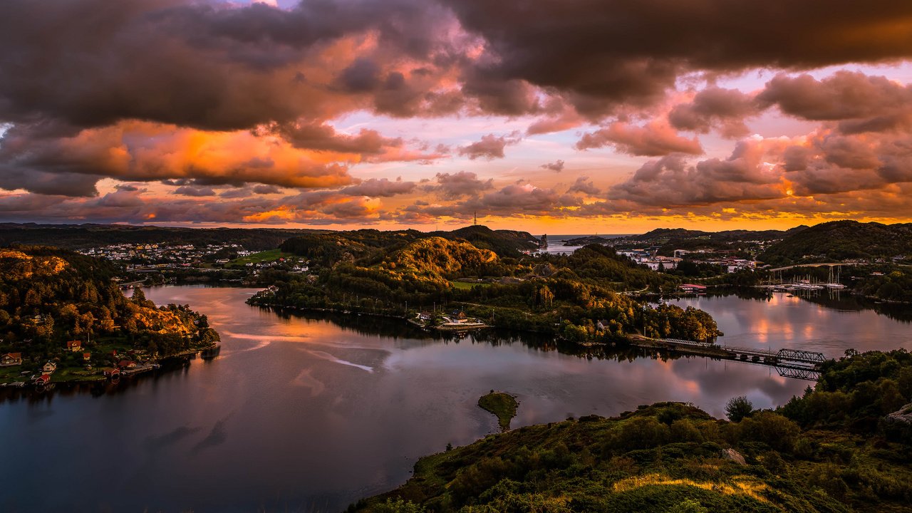 Обои небо, селение, облака, река, холмы, природа, закат, пейзаж, мост, the sky, the village, clouds, river, hills, nature, sunset, landscape, bridge разрешение 2048x1208 Загрузить