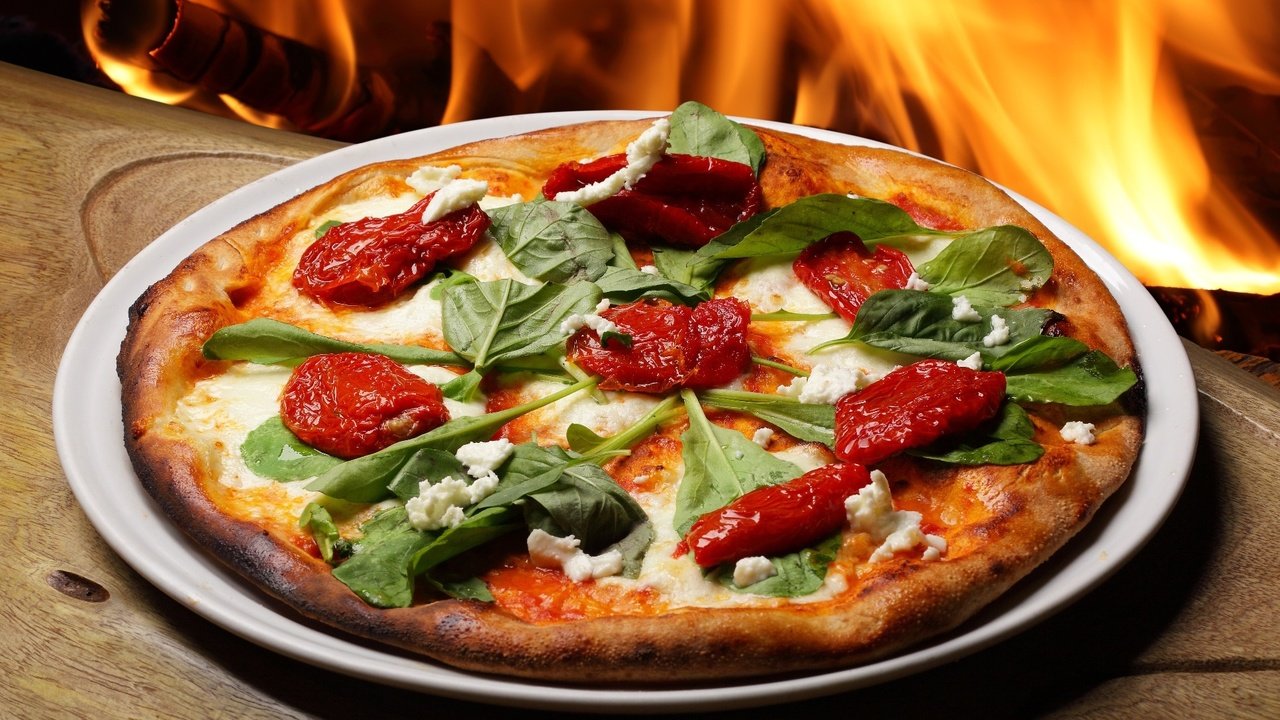 Обои огонь, помидоры, пицца, руккола, fire, tomatoes, pizza, arugula разрешение 1933x1325 Загрузить