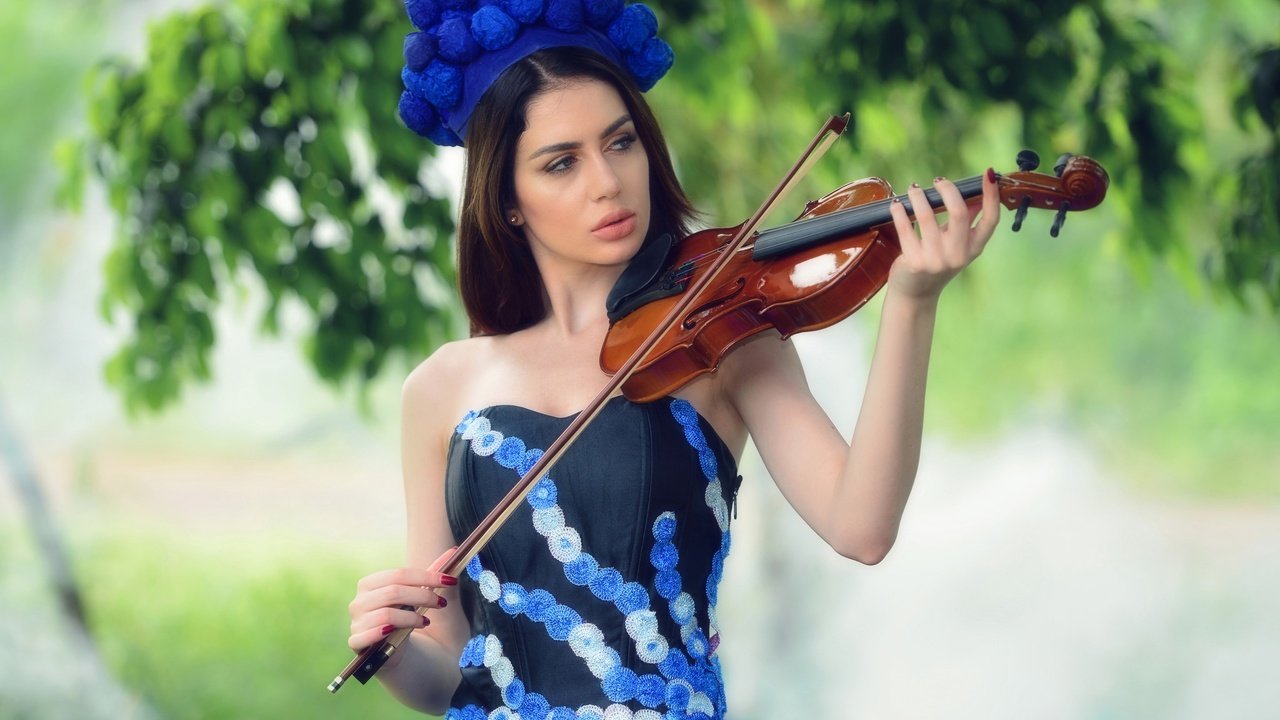 Обои девушка, платье, скрипка, модель, almis misca, girl, dress, violin, model разрешение 2048x1367 Загрузить