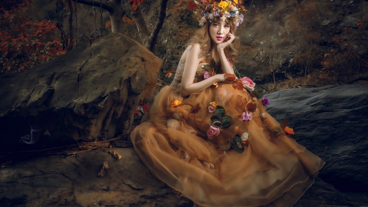 Обои цветы, река, девушка, платье, взгляд, волосы, венок, flowers, river, girl, dress, look, hair, wreath разрешение 2048x1365 Загрузить