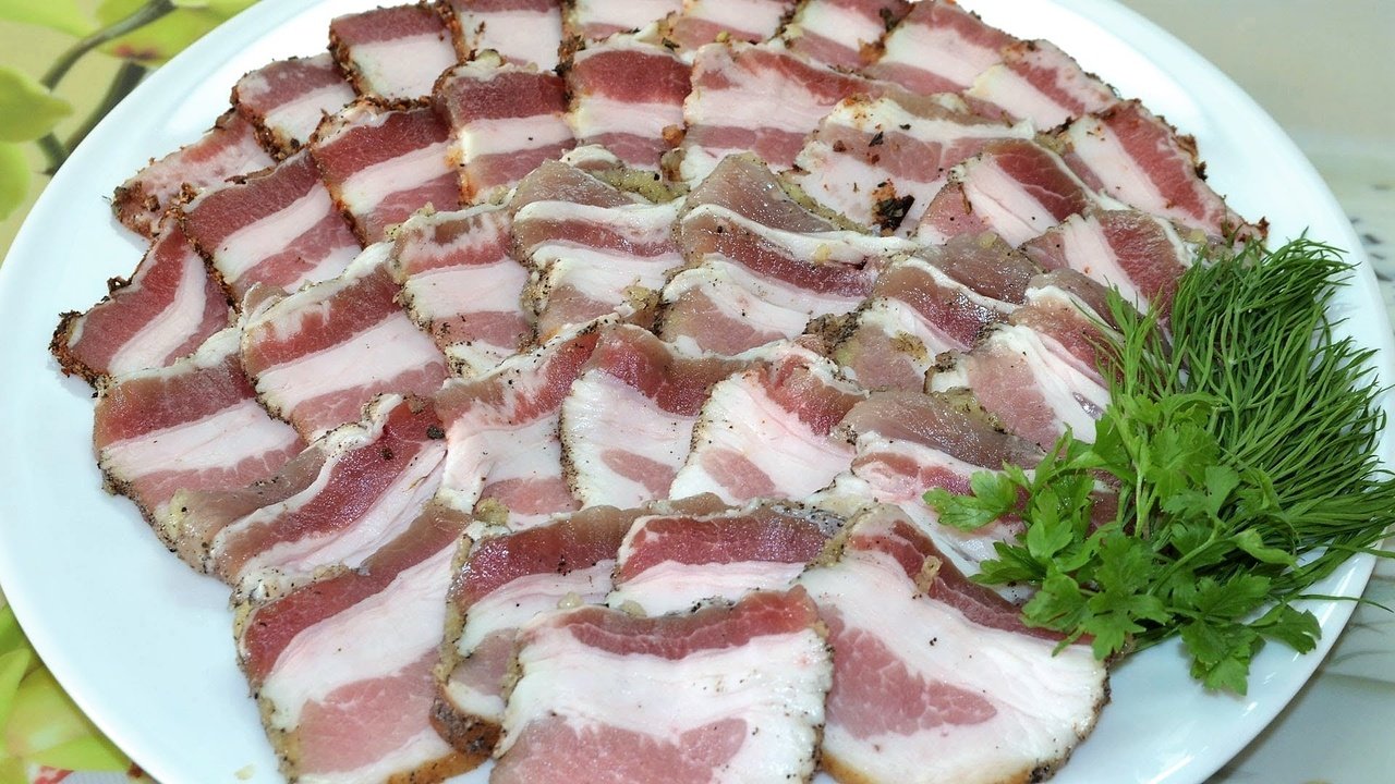 Обои мясо, укроп, петрушка, бекон, сало, meat, dill, parsley, bacon, fat разрешение 1920x1080 Загрузить