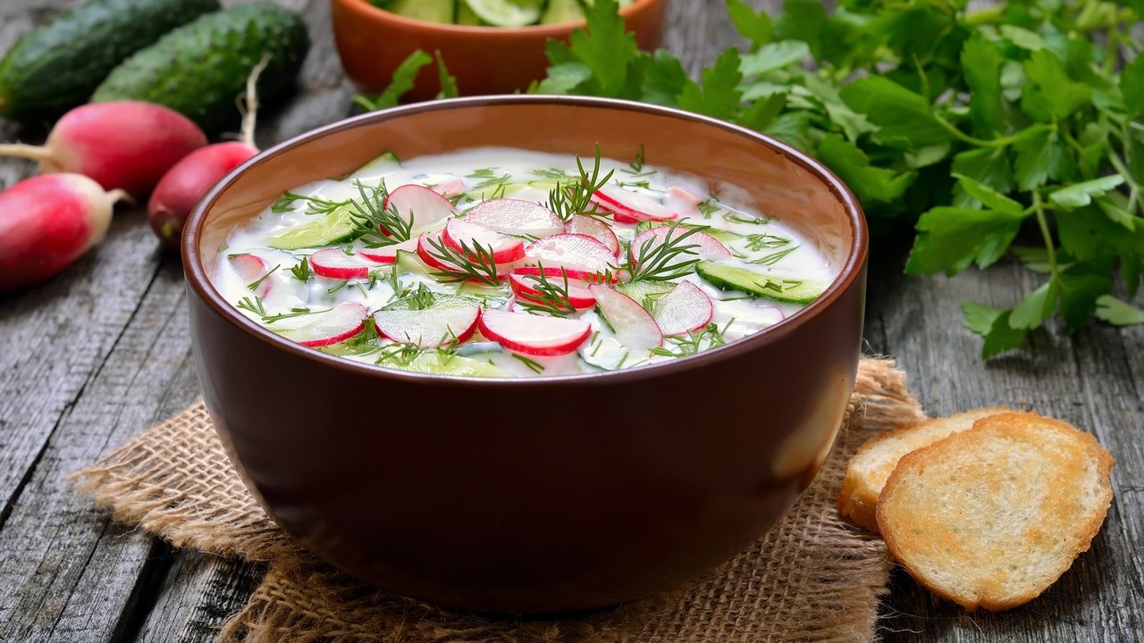 Обои укроп, миска, петрушка, огурец, редис, окрошка, dill, bowl, parsley, cucumber, radishes, hash разрешение 2400x1590 Загрузить