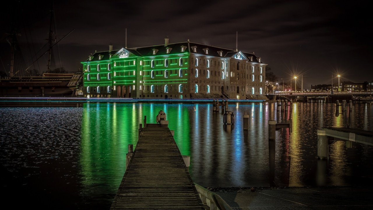 Обои ночь, огни, нидерланды, амстердам, музей судноплавства, night, lights, netherlands, amsterdam, museum sudnoplavstva разрешение 2048x1365 Загрузить