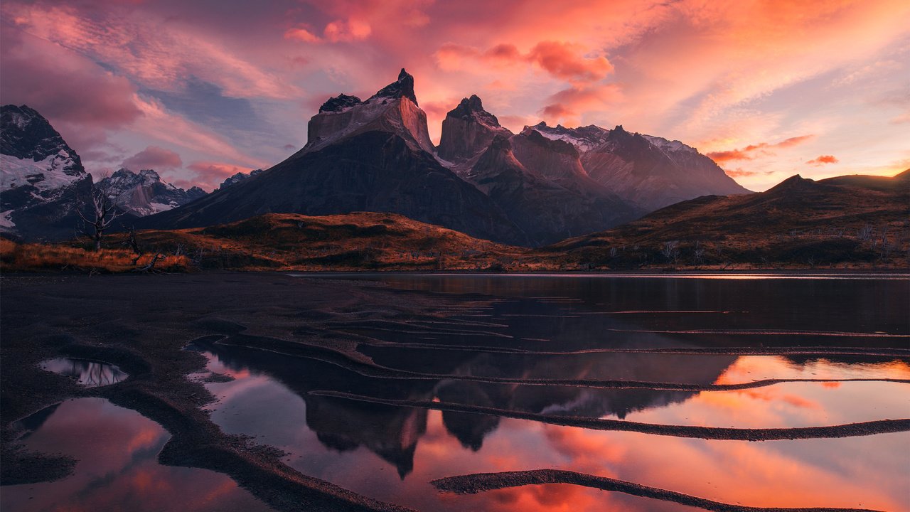 Обои облака, озеро, горы, закат, неба, clouds, lake, mountains, sunset, sky разрешение 2048x1367 Загрузить