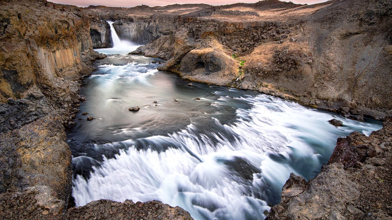 Обои вода, вечер, горы, камни, водопад, поток, water, the evening, mountains, stones, waterfall, stream разрешение 2000x1250 Загрузить