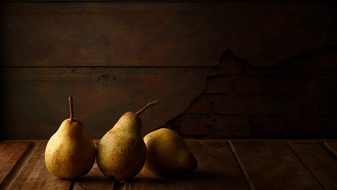 Обои фрукты, черный фон, груши, fruit, black background, pear разрешение 2048x1463 Загрузить