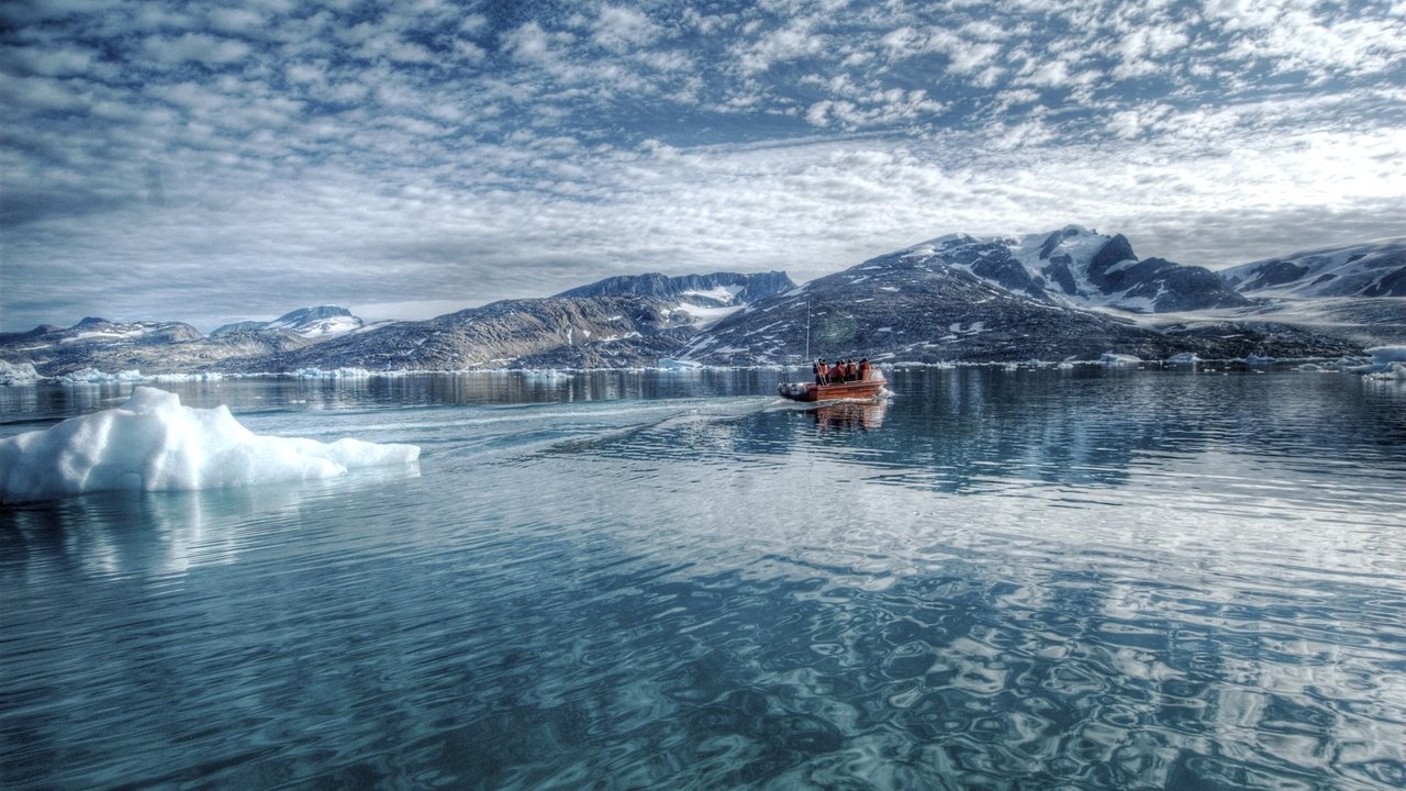 Обои холмы, снег, зима, море, лодка, льдины, рыбаки, hills, snow, winter, sea, boat, ice, fishermen разрешение 1920x1200 Загрузить