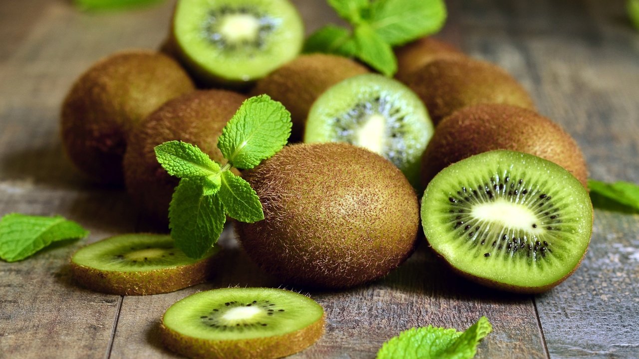 Обои мята, фрукты, дольки, киви, mint, fruit, slices, kiwi разрешение 2560x1599 Загрузить