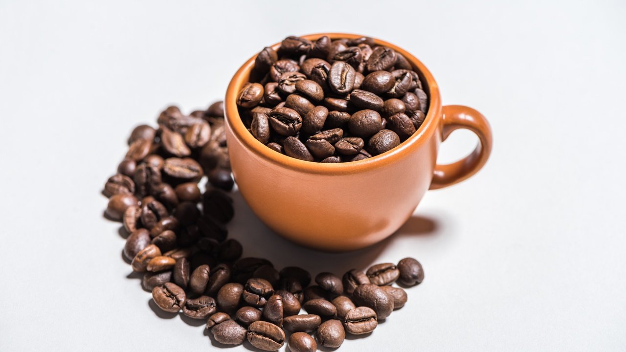 Обои зерна, кофе, чашка, кофейные зерна, grain, coffee, cup, coffee beans разрешение 7360x4912 Загрузить