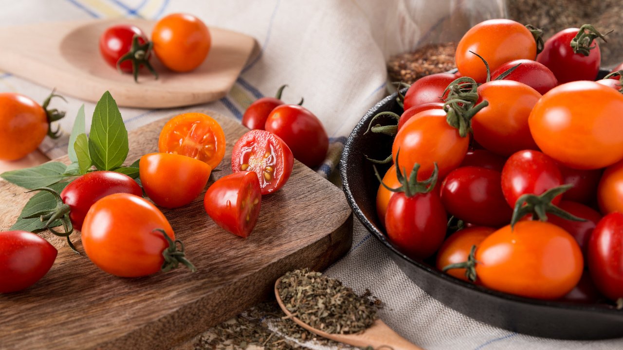 Обои овощи, помидоры, томаты, специи, vegetables, tomatoes, spices разрешение 2048x1365 Загрузить