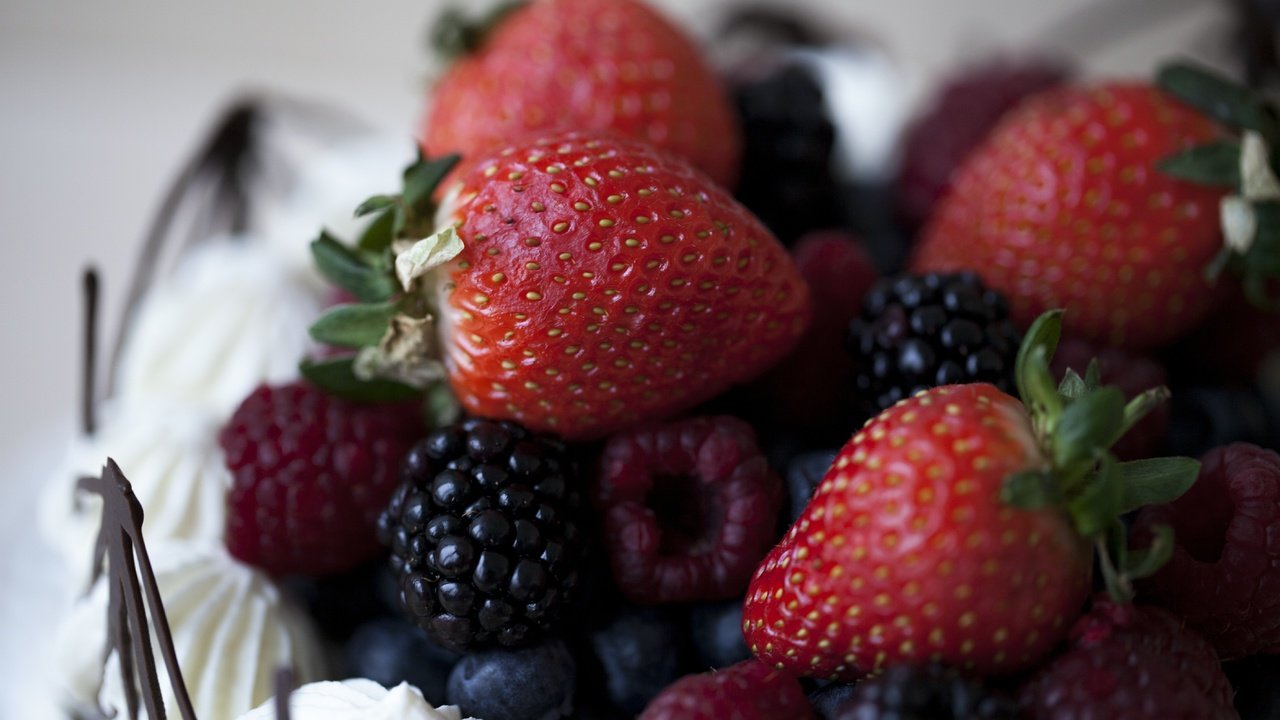 Обои малина, ежевика, ягода, klutskaya, клубника, ягоды, черника, сладкое, торт, десерт, raspberry, blackberry, berry, strawberry, berries, blueberries, sweet, cake, dessert разрешение 5616x3604 Загрузить