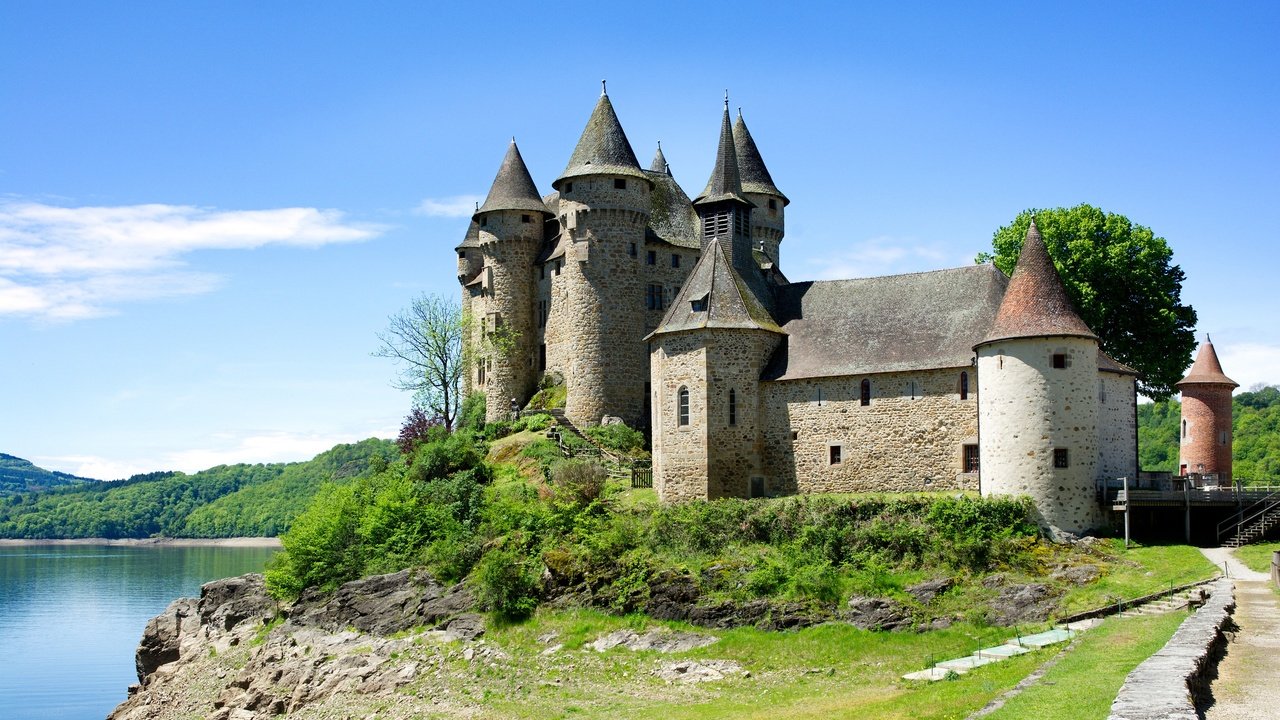 Обои небо, озеро, солнце, зелень, лес, замок, франция, chateau de val, lanobre, the sky, lake, the sun, greens, forest, castle, france разрешение 3404x2000 Загрузить