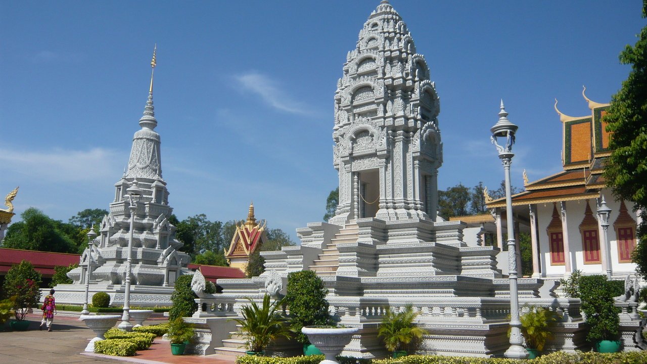 Обои пагода, вьетнам, камбоджа, королевский дворец, ступа кантха бопха, pagoda, vietnam, cambodia, royal palace, the stupa of kantha bopha разрешение 3264x2448 Загрузить
