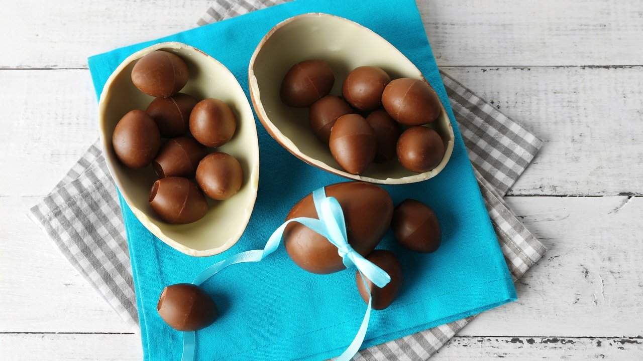 Обои пасха, яйца, шоколад, сладкое, шоколадное яйцо., easter, eggs, chocolate, sweet, chocolate egg. разрешение 2560x1706 Загрузить