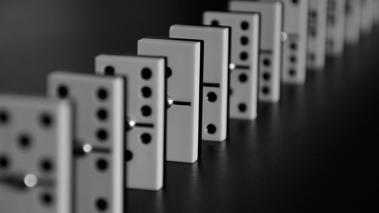 Обои чёрно-белое, домино, настольная игра, black and white, domino, board game разрешение 4126x2740 Загрузить