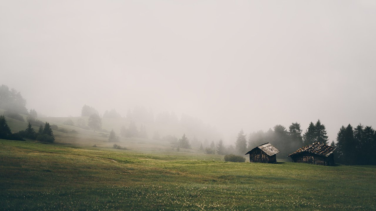 Обои горы, природа, пейзаж, утро, туман, домик, ферма, mountains, nature, landscape, morning, fog, house, farm разрешение 1920x1200 Загрузить