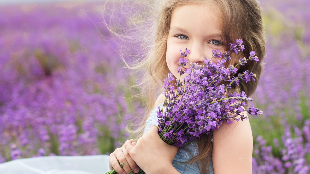 Обои цветы, настроение, девочка, ребенок, flowers, mood, girl, child разрешение 1920x1200 Загрузить