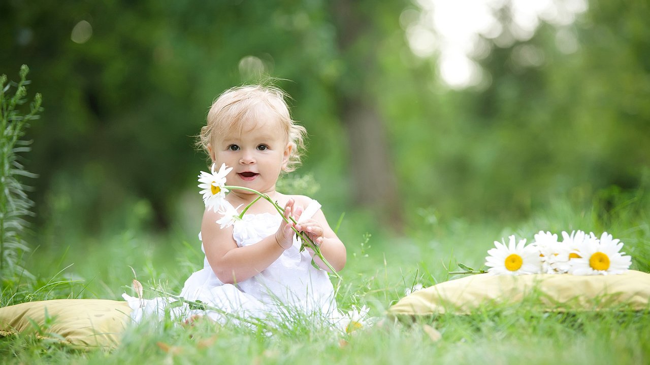 Обои цветы, настроение, девочка, ромашки, ребенок, flowers, mood, girl, chamomile, child разрешение 1920x1200 Загрузить