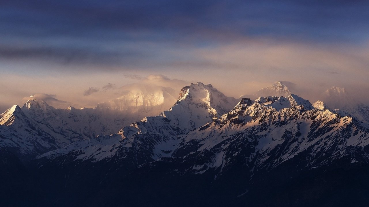 Обои свет, непал, горы, восход, природа, пейзаж, туман, снежная вершина, гималаи, light, nepal, mountains, sunrise, nature, landscape, fog, snow peak, the himalayas разрешение 1920x1200 Загрузить