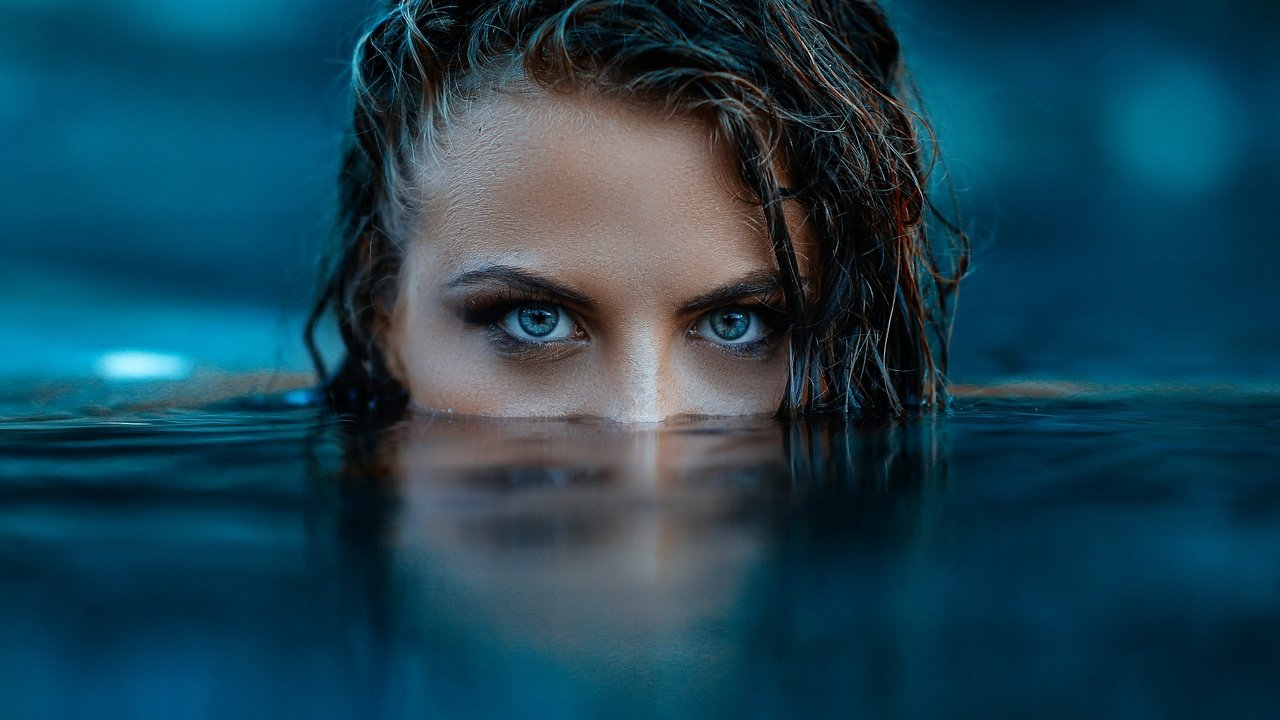 Обои глаза, вода, девушка, взгляд, волосы, лицо, алессандро ди чикко, eyes, water, girl, look, hair, face, alessandro di cicco разрешение 2048x1365 Загрузить