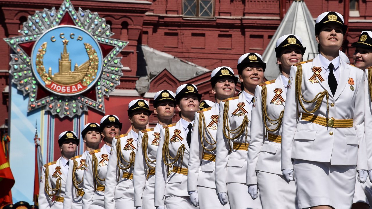 Обои форма, девушки, день победы, в белом, 9 мая, парад, form, girls, victory day, in white, may 9, parade разрешение 4146x2764 Загрузить