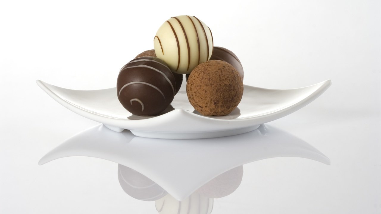 Обои конфеты, шоколад, сладкое, тарелка, candy, chocolate, sweet, plate разрешение 3469x2323 Загрузить