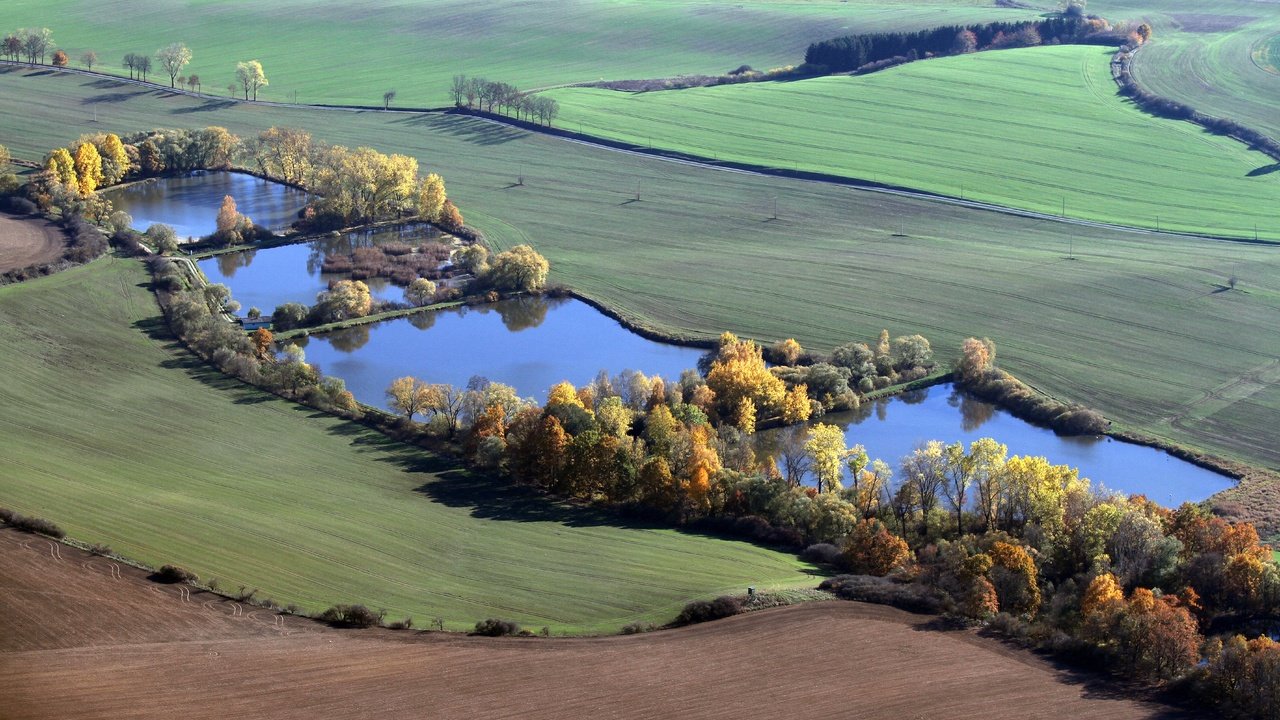 Обои деревья, природа, пейзаж, равнина, пруд, холм, плато, резервуар, trees, nature, landscape, plain, pond, hill, plateau, tank разрешение 7087x4724 Загрузить