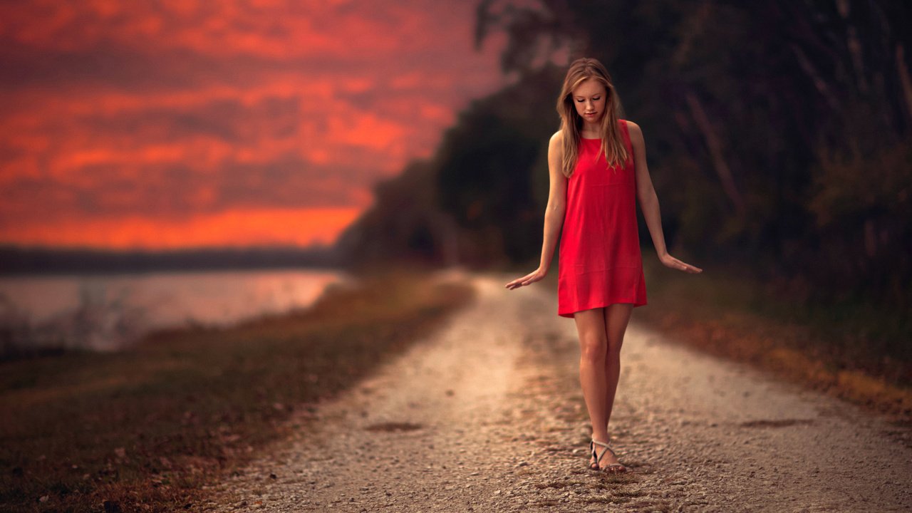 Обои дорога, закат, девушка, фон, блондинка, модель, красное платье, road, sunset, girl, background, blonde, model, red dress разрешение 2048x1484 Загрузить