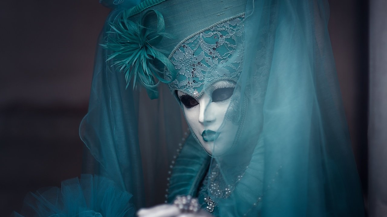 Обои девушка, маска, модель, костюм, шляпа, вуаль, girl, mask, model, costume, hat, veil разрешение 1920x1249 Загрузить