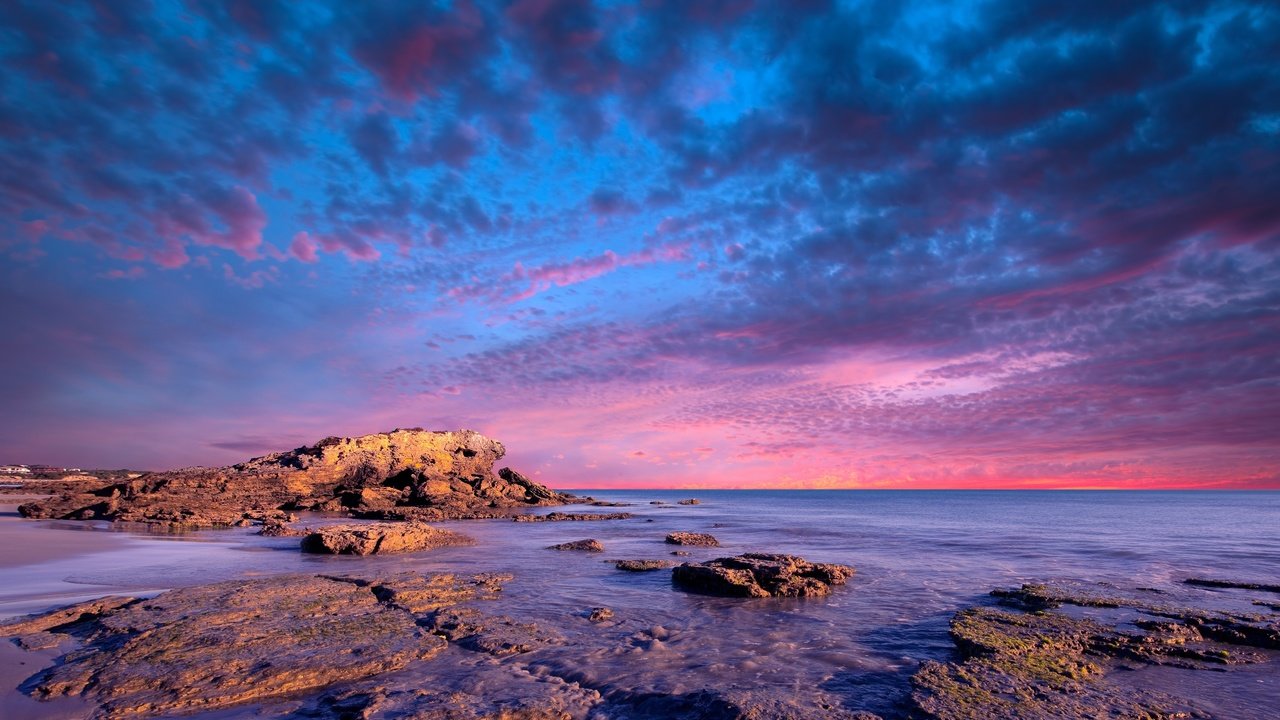 Обои небо, облака, природа, камни, закат, побережье, the sky, clouds, nature, stones, sunset, coast разрешение 3840x2493 Загрузить