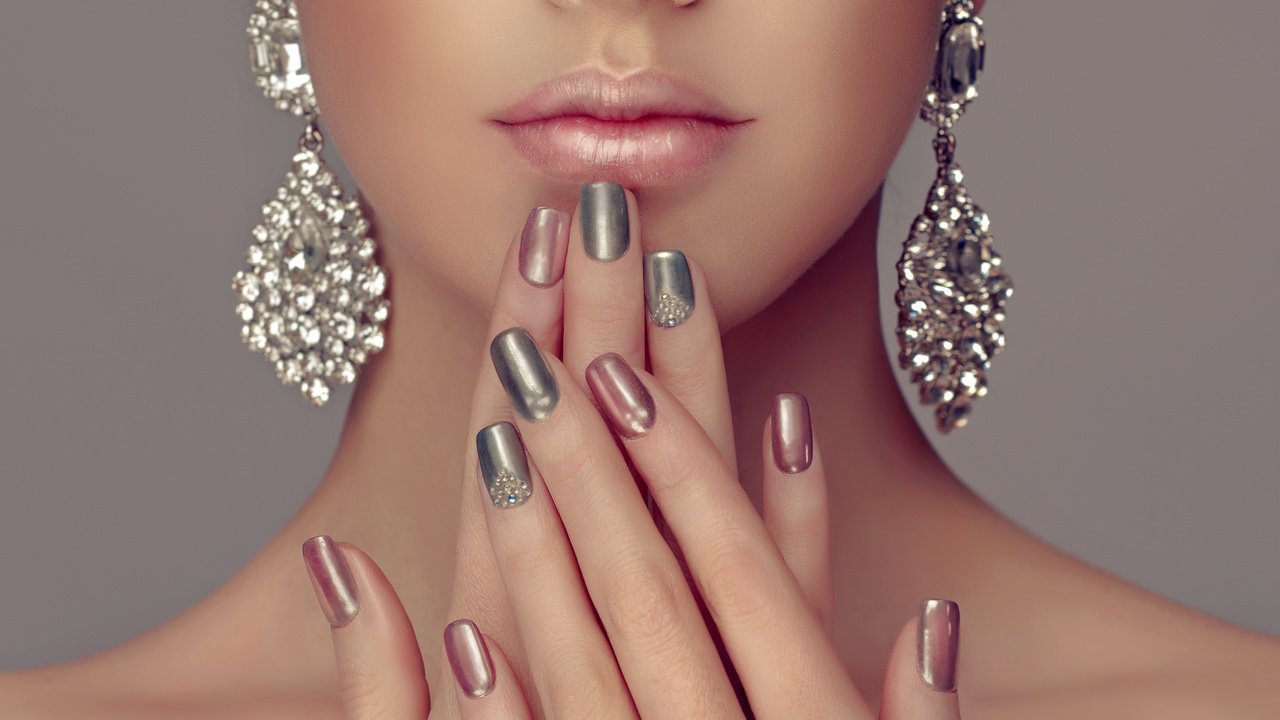 Обои девушка, губы, лицо, руки, маникюр, girl, lips, face, hands, manicure разрешение 3864x2882 Загрузить